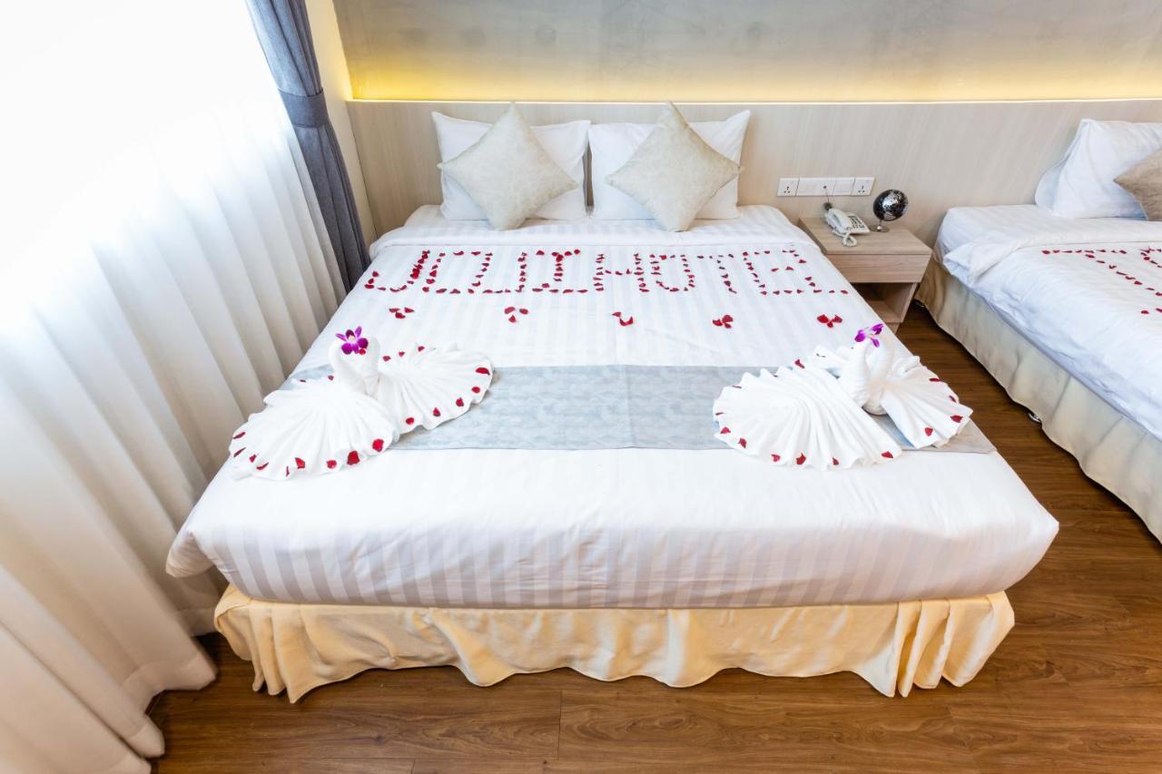 Joli Hotel Phnom Penh Bagian luar foto