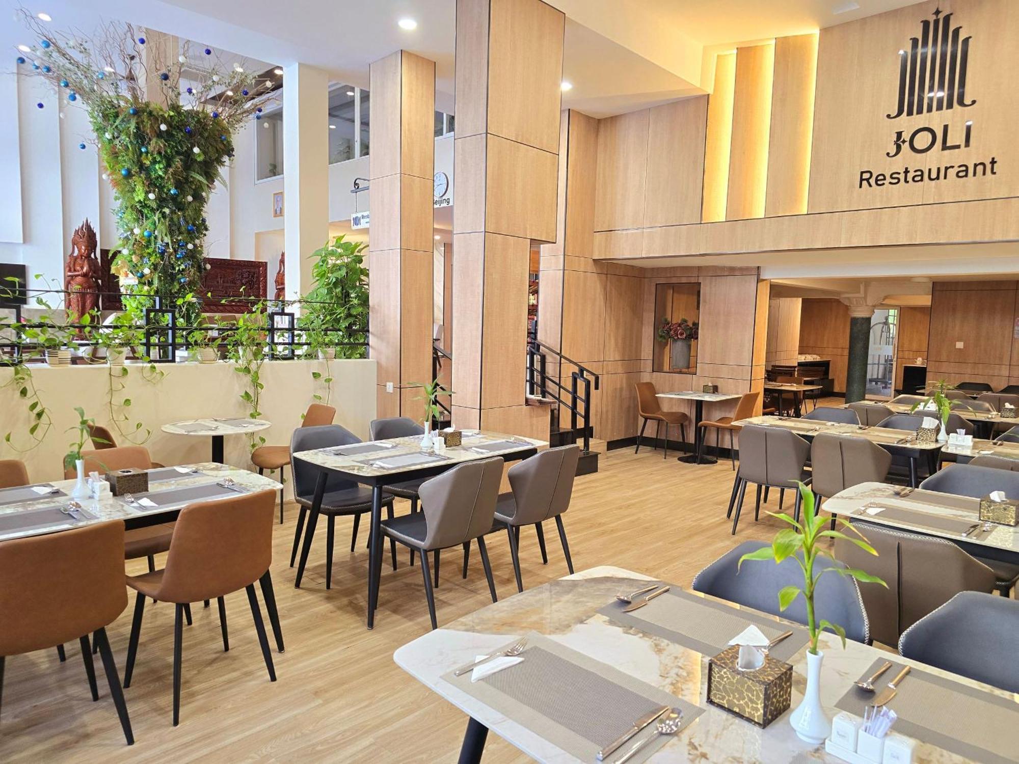 Joli Hotel Phnom Penh Bagian luar foto