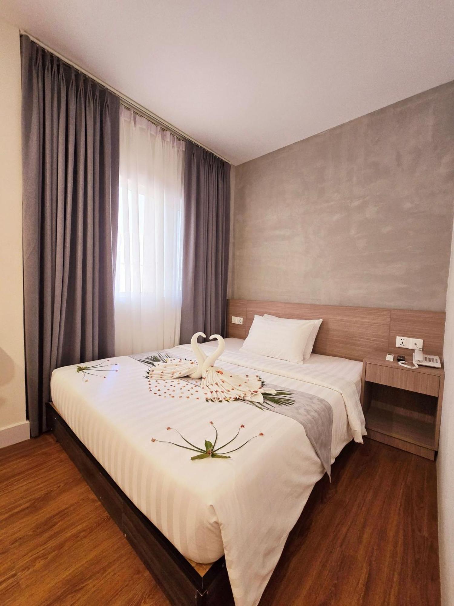 Joli Hotel Phnom Penh Bagian luar foto