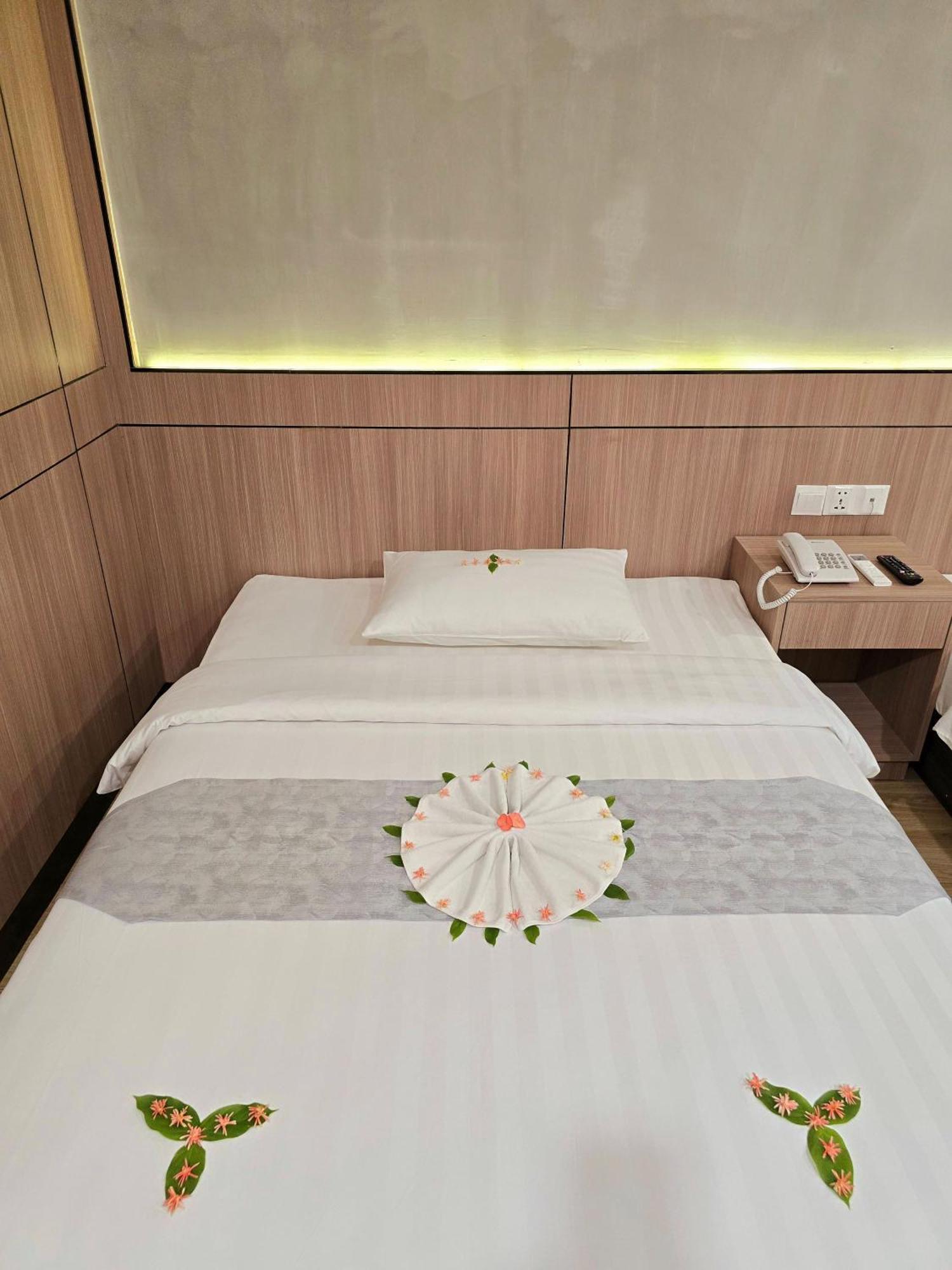 Joli Hotel Phnom Penh Bagian luar foto